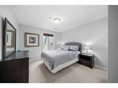 202-1608 12 Avenue Sw, Calgary, AB - Indoor Photo Showing Bedroom