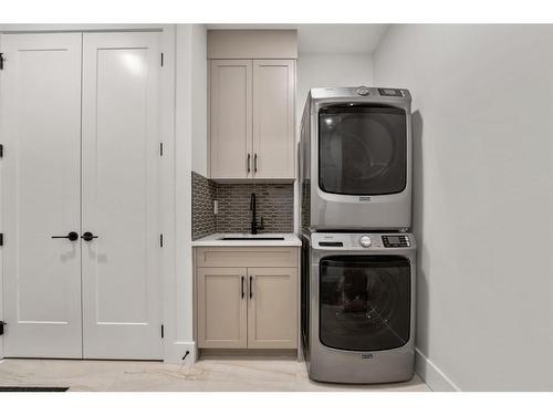 135 Clear Creek Place, Rural Rocky View County, AB - Indoor Photo Showing Laundry Room