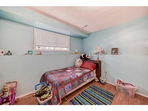 28 Mckinley Rise Se, Calgary, AB - Indoor Photo Showing Bedroom