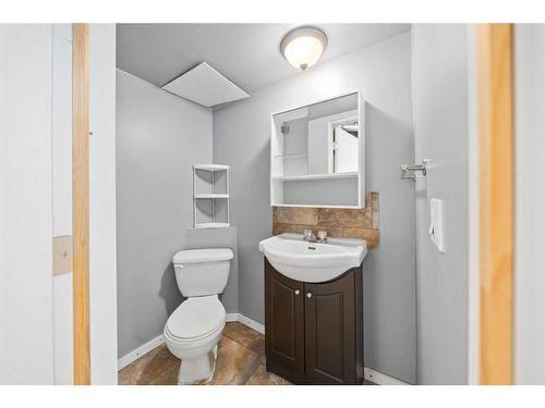 3635 27A Avenue Se, Calgary, AB - Indoor Photo Showing Bathroom