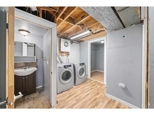 3635 27A Avenue Se, Calgary, AB - Indoor Photo Showing Laundry Room