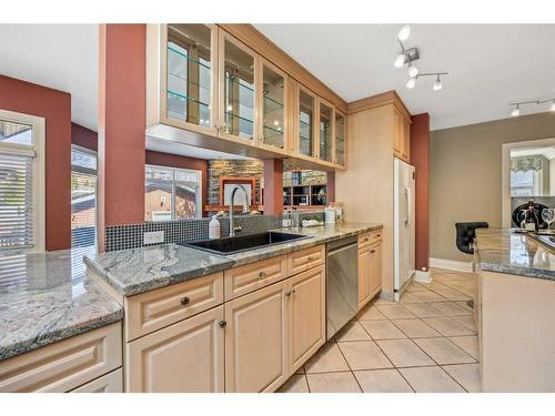 210 8 Avenue Nw, Calgary, AB - Indoor Photo Showing Kitchen