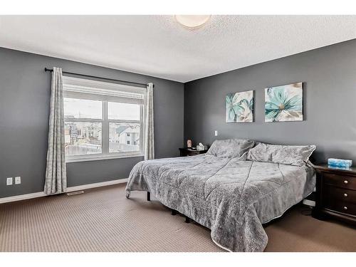 22 Heritage Landing, Cochrane, AB - Indoor Photo Showing Bedroom