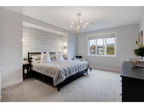4331 19 Avenue Nw, Calgary, AB - Indoor Photo Showing Bedroom