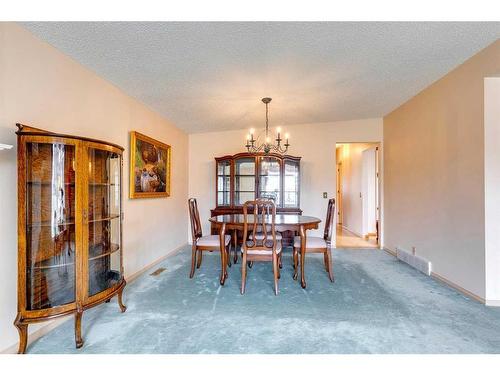 855 Cannell Road, Calgary, AB - Indoor Photo Showing Dining Room