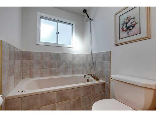 855 Cannell Road, Calgary, AB - Indoor Photo Showing Bathroom