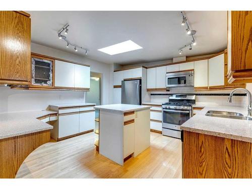 855 Cannell Road, Calgary, AB - Indoor Photo Showing Kitchen With Double Sink
