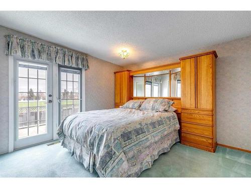 855 Cannell Road, Calgary, AB - Indoor Photo Showing Bedroom