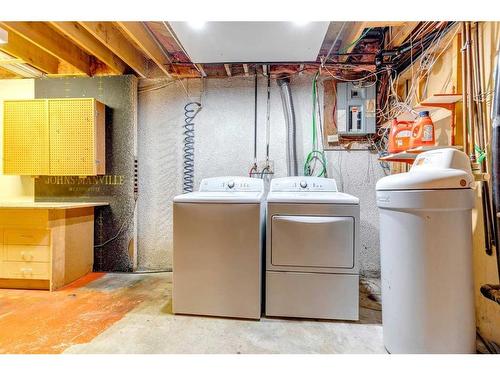 855 Cannell Road, Calgary, AB - Indoor Photo Showing Laundry Room
