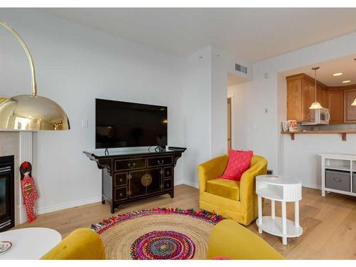 404-1726 14 Avenue Nw, Calgary, AB - Indoor Photo Showing Living Room With Fireplace