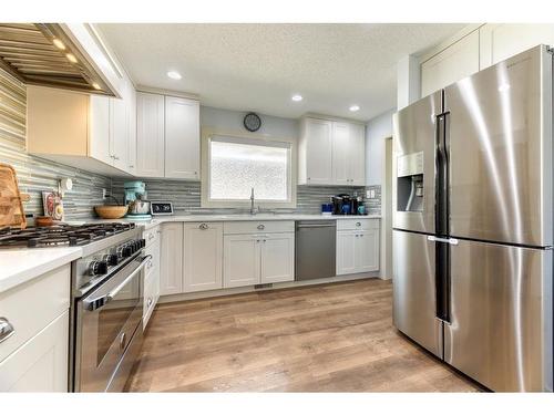 712 Lake Lucerne Drive Se, Calgary, AB - Indoor Photo Showing Kitchen With Upgraded Kitchen