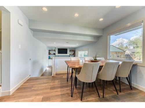 712 Lake Lucerne Drive Se, Calgary, AB - Indoor Photo Showing Dining Room