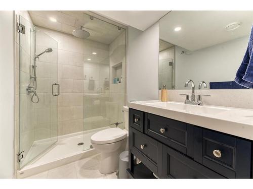 712 Lake Lucerne Drive Se, Calgary, AB - Indoor Photo Showing Bathroom