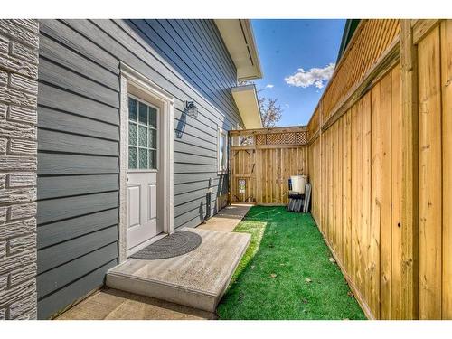 712 Lake Lucerne Drive Se, Calgary, AB - Outdoor With Exterior