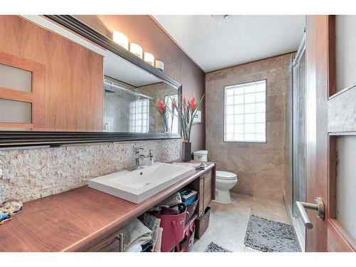 516 22 Avenue Nw, Calgary, AB - Indoor Photo Showing Bathroom