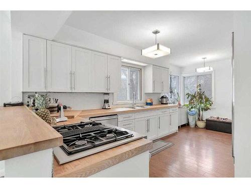 516 22 Avenue Nw, Calgary, AB - Indoor Photo Showing Kitchen With Double Sink