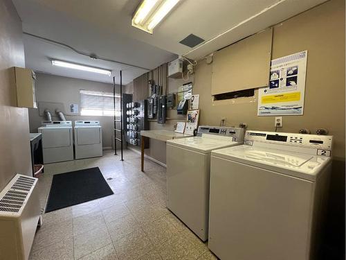 15-2020 16 Avenue Nw, Calgary, AB - Indoor Photo Showing Laundry Room