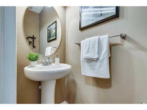 56 Windgate Close Sw, Airdrie, AB - Indoor Photo Showing Bathroom