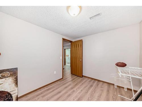 423 33 Avenue Nw, Calgary, AB - Indoor Photo Showing Other Room