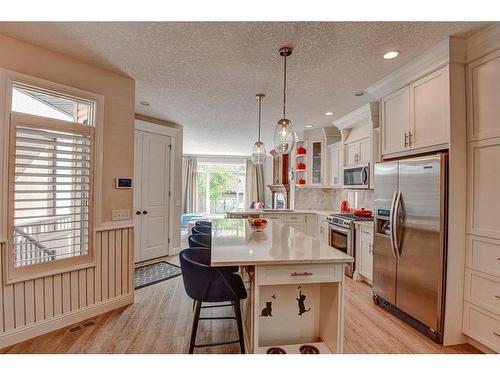 4208 16A Street Sw, Calgary, AB - Indoor Photo Showing Kitchen With Upgraded Kitchen