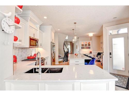 4208 16A Street Sw, Calgary, AB - Indoor Photo Showing Kitchen With Double Sink With Upgraded Kitchen