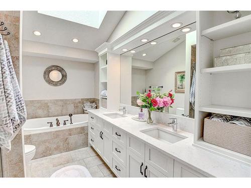 4208 16A Street Sw, Calgary, AB - Indoor Photo Showing Bathroom