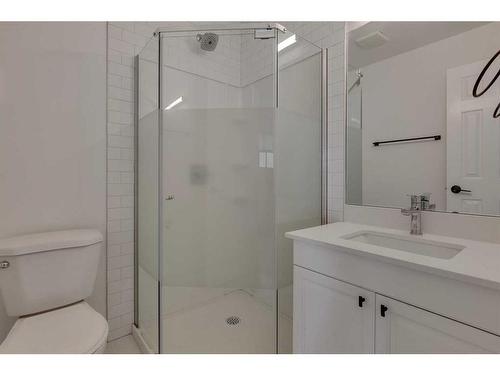 504-5660 23 Avenue Ne, Calgary, AB - Indoor Photo Showing Bathroom
