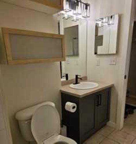 1403-1053 10 Street Sw, Calgary, AB - Indoor Photo Showing Bathroom