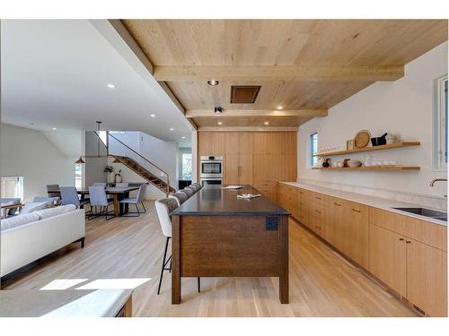 510 7 Street Ne, Calgary, AB - Indoor Photo Showing Kitchen