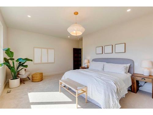 510 7 Street Ne, Calgary, AB - Indoor Photo Showing Bedroom