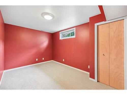 47 Rosetree Road Nw, Calgary, AB - Indoor Photo Showing Other Room