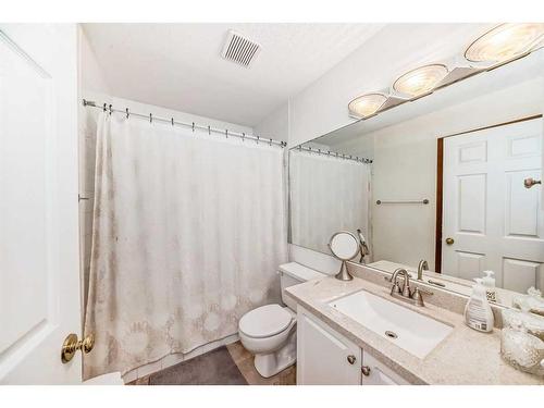 154 Douglas Glen Close Se, Calgary, AB - Indoor Photo Showing Bathroom