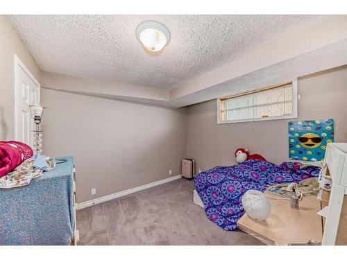 154 Douglas Glen Close Se, Calgary, AB - Indoor Photo Showing Bedroom