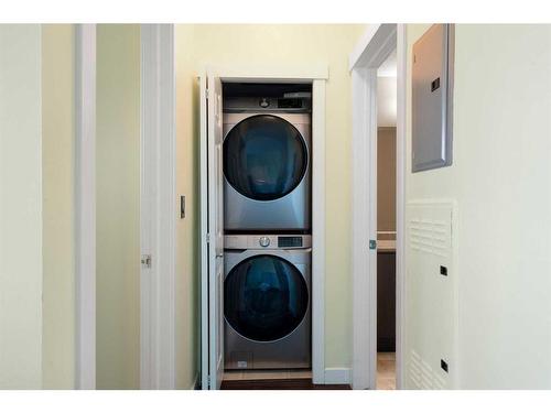602-315 3 Street Se, Calgary, AB - Indoor Photo Showing Laundry Room