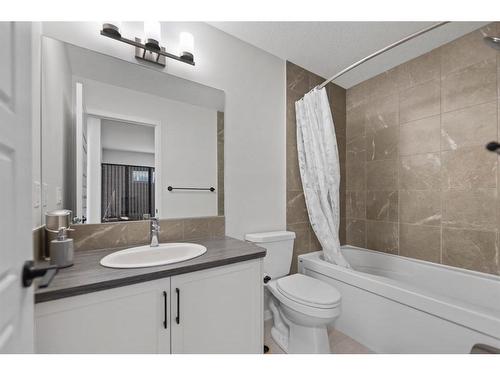 147 Dawson Harbour Hill, Chestermere, AB - Indoor Photo Showing Bathroom