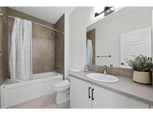 147 Dawson Harbour Hill, Chestermere, AB - Indoor Photo Showing Bathroom