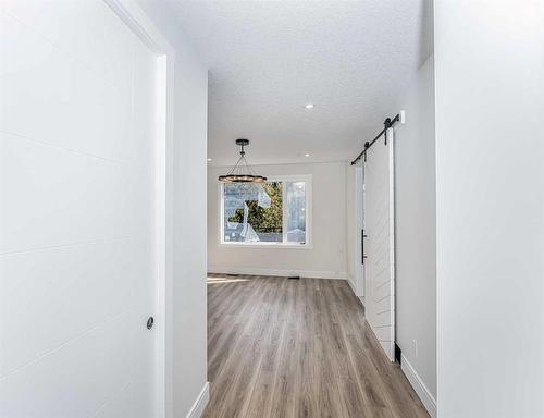 3304 3 Street Nw, Calgary, AB - Indoor Photo Showing Other Room