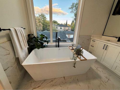 3304 3 Street Nw, Calgary, AB - Indoor Photo Showing Bathroom