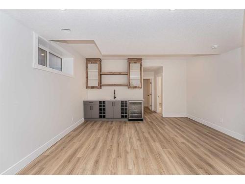 3304 3 Street Nw, Calgary, AB - Indoor Photo Showing Other Room