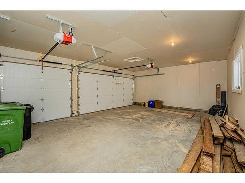 3304 3 Street Nw, Calgary, AB - Indoor Photo Showing Garage