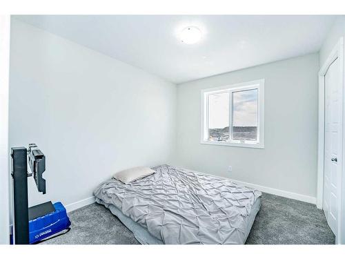 460 Creekrun Crescent Sw, Airdrie, AB - Indoor Photo Showing Bedroom
