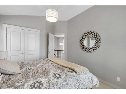 1741 47 Avenue Sw, Calgary, AB - Indoor Photo Showing Bedroom