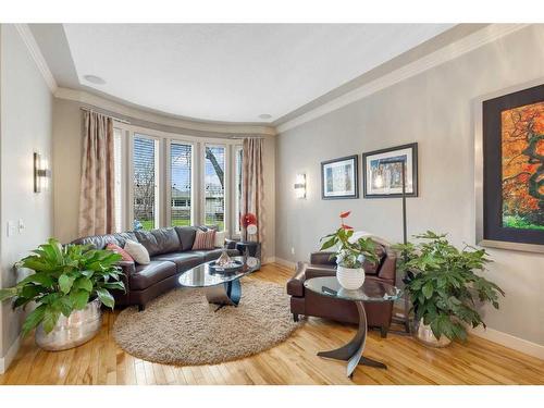 1741 47 Avenue Sw, Calgary, AB - Indoor Photo Showing Living Room