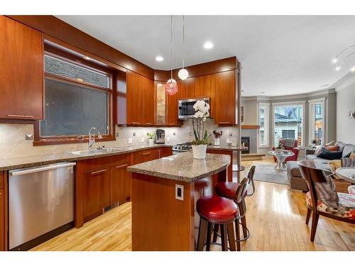 1741 47 Avenue Sw, Calgary, AB - Indoor Photo Showing Kitchen