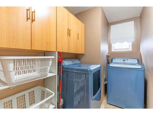 976 Bracewood Rise Sw, Calgary, AB - Indoor Photo Showing Laundry Room