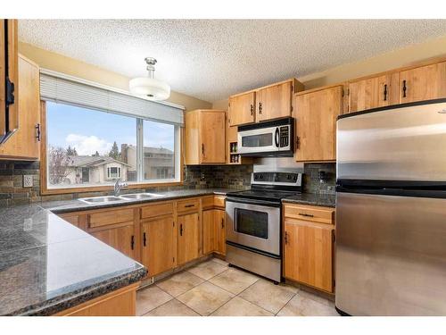 976 Bracewood Rise Sw, Calgary, AB - Indoor Photo Showing Kitchen With Double Sink