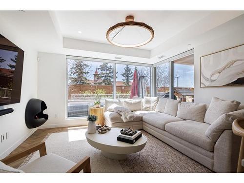 110-8445 Broadcast Avenue Sw, Calgary, AB - Indoor Photo Showing Living Room