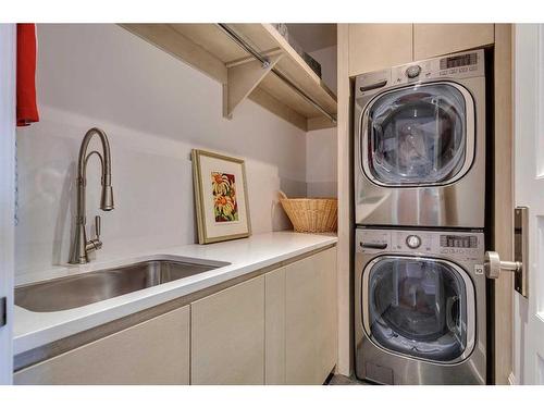 3811 9 Street Sw, Calgary, AB - Indoor Photo Showing Laundry Room