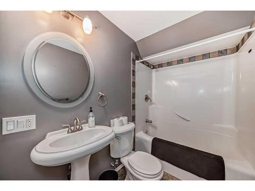 183 Covewood Circle Ne, Calgary, AB - Indoor Photo Showing Bathroom
