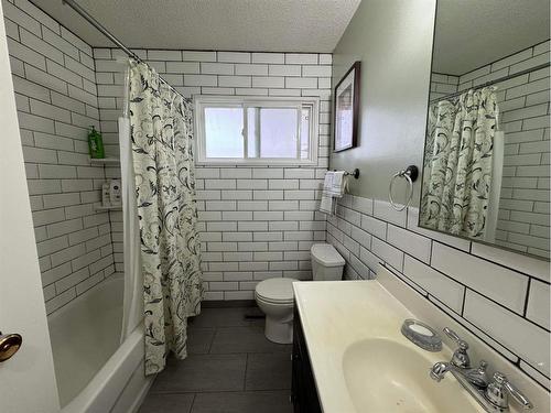 5116 8 Avenue Se, Calgary, AB - Indoor Photo Showing Bathroom